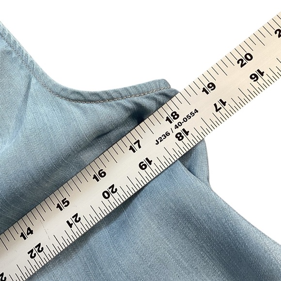 Anthropologie Holding Horses Chambray Sleeveless Woven Back Hi Low Blouse Size 4 - Picture 4 of 10